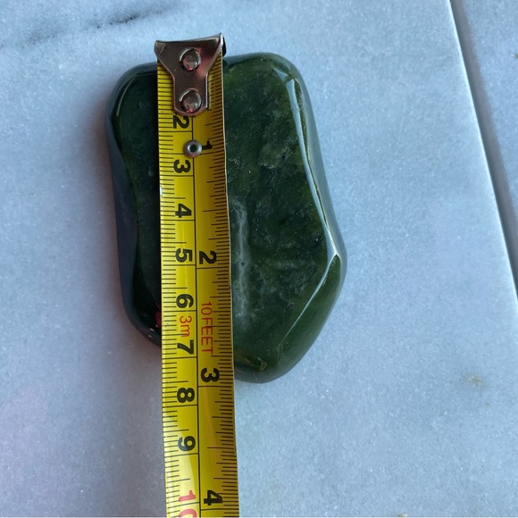 BC Jade Figurines of 2 Pigs on a small piece of Jade - Picture 4 of 8